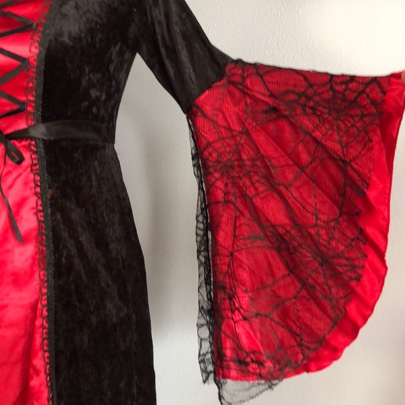 Divine vampiress - Picture 4 of 7